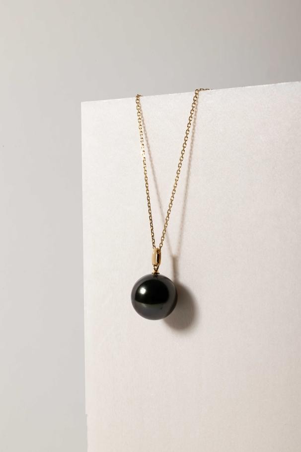 英国王室为什么喜欢珍珠,英国王室为什么有那么多珠宝