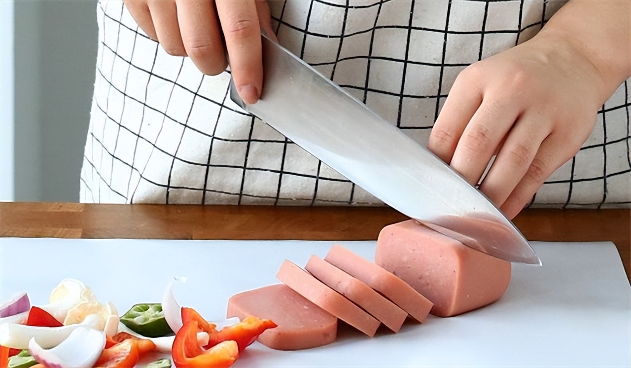 日德进口的菜刀，为什么容易发生断裂，还能用来拍蒜和黄瓜吗？