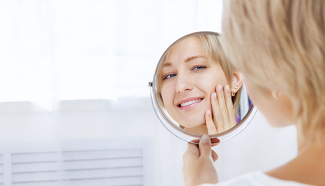 照镜子光线不同颜值差别很大,为什么照镜子颜值总是忽高忽低的