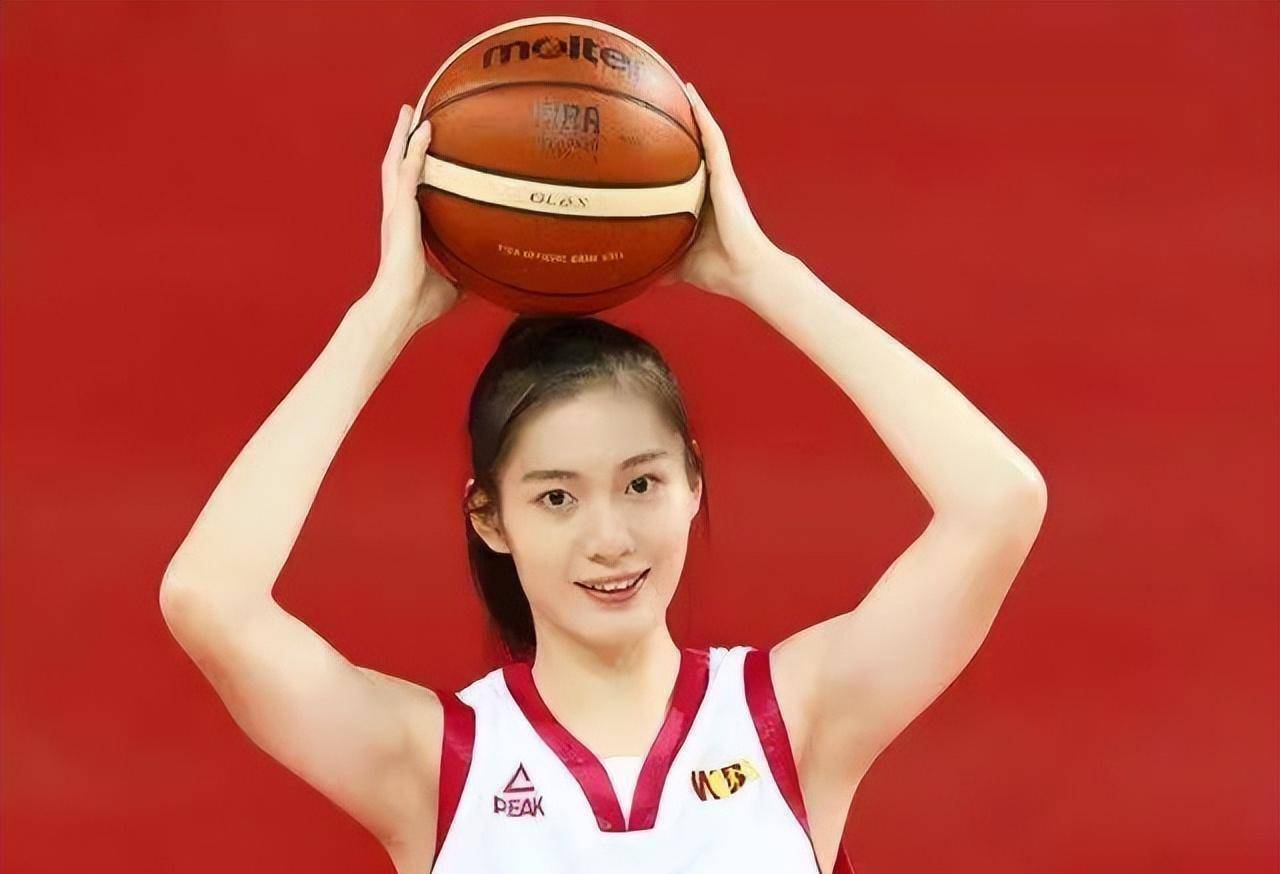 女篮颜值天花板李梦,女篮王思雨成长之路