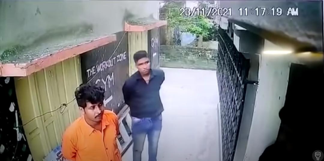 用伟哥、蟑螂和臭气弹，几位侠客对印度诈骗团伙进行了正义制裁