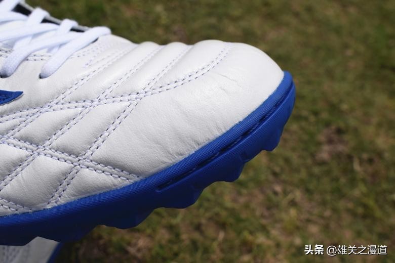 夏季重温2002世界杯的荣光，美津浓MIZUNOWAVECUPLEGENDAS足球鞋