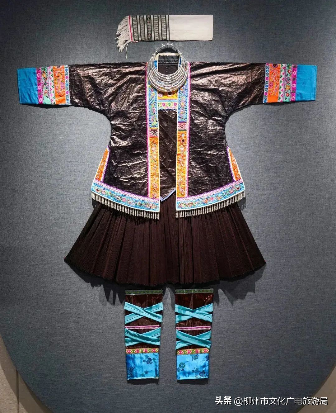 “巧手织就彩衣裳”市群艺馆馆藏少数民族服饰之“霓裳羽衣”，邀你云观展