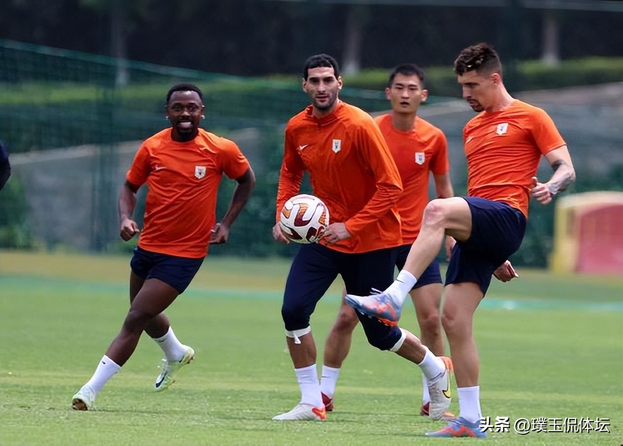 山东泰山队足协杯赛前最新海报,泰山队发布客战津门虎海报