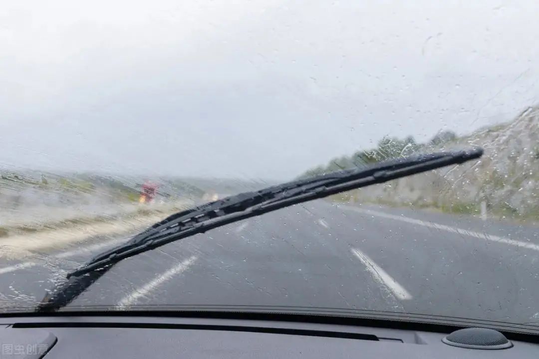 洗洁精可以去除汽车玻璃油膜吗,怎么去除汽车前挡风玻璃上的油膜