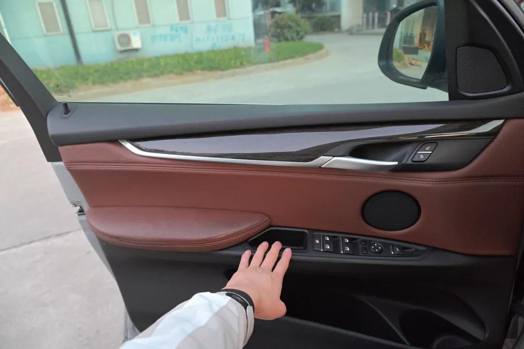 二手宝马x5黑武士顶配14款价格,银灰色二手柴油版宝马x5