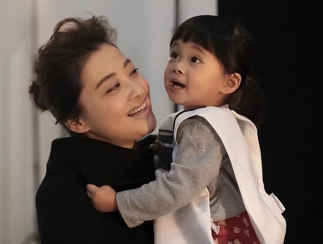 梅婷和鄢颇在交流,鄢颇与梅婷离婚原因