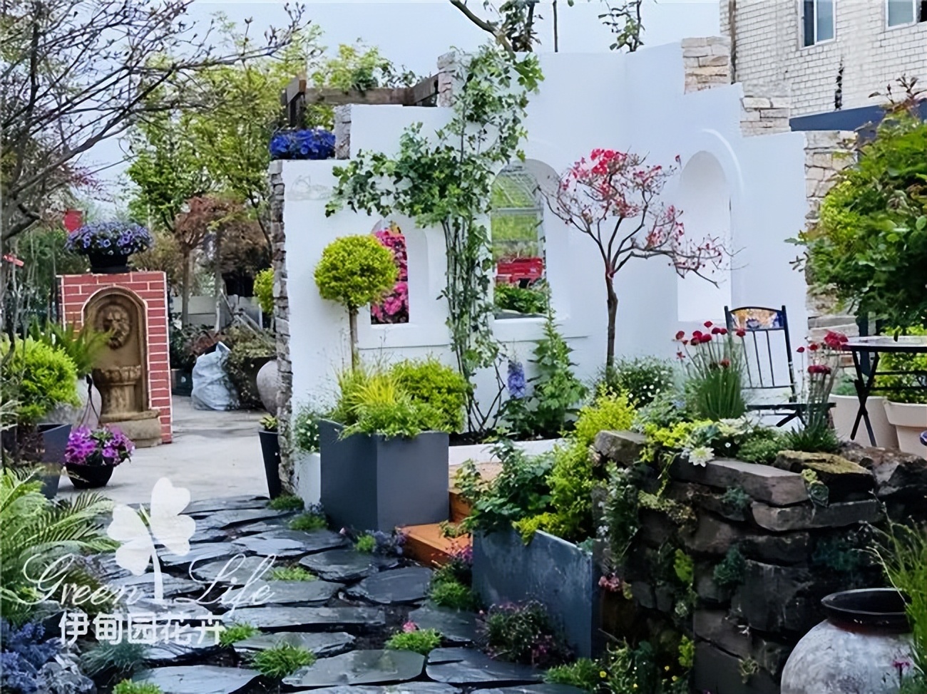 他在花市开了三家“非常规”花店，业绩不凡，成为同行学习的样板