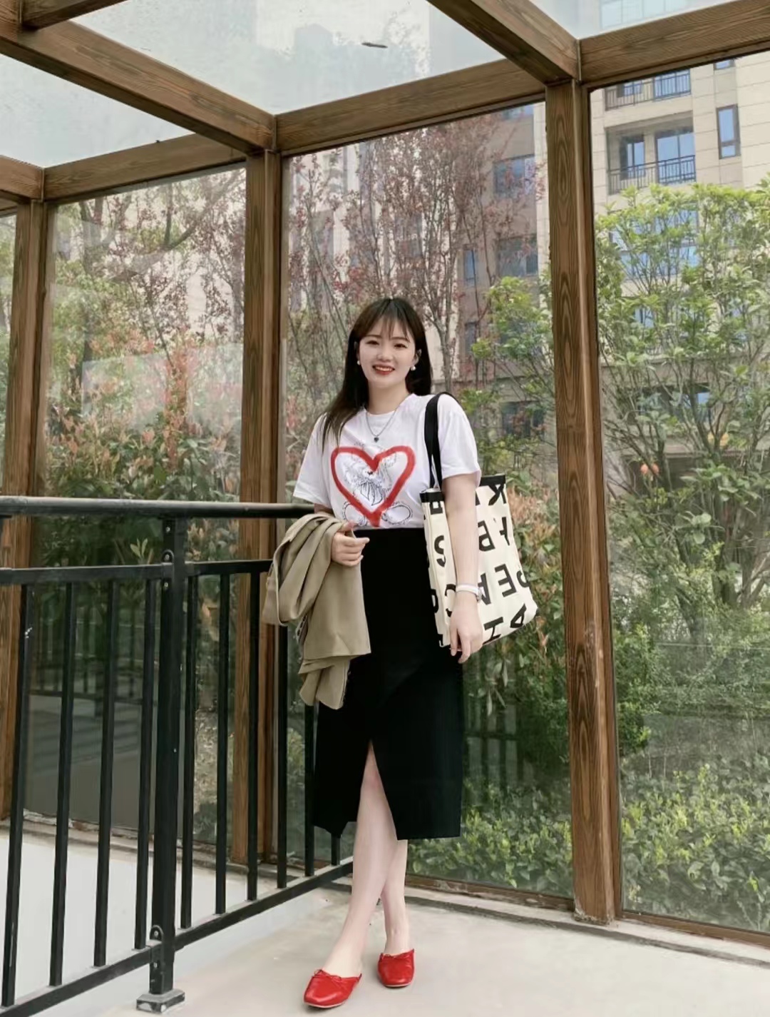 微胖的女生穿什么款式比较好看,微胖女生应该穿什么款式上衣