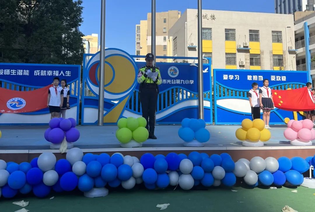 进学校宣传交通安全知识,连续两日进学校开展交通安全宣传