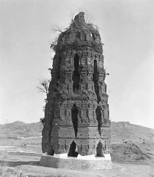 30张老照片再现！变态的纳粹，逼犹太人女人脱衣，集体*杀屠**