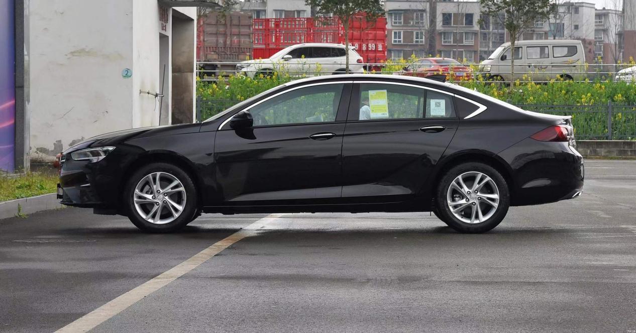 别克君威为啥这么便宜,别克君威和凡尔赛哪个值得买