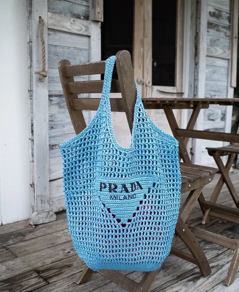 prada新包味道大正常吗,prada目前最火的包