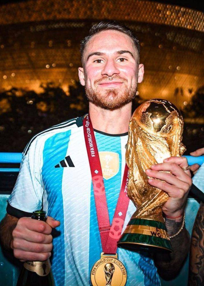 麦卡利斯特穿阿根廷10号球衣,麦卡利斯特红军首球