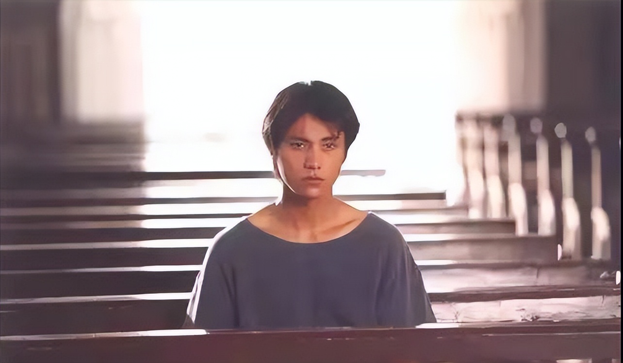 44岁赵薇近照穿红长裙,赵薇发福照片