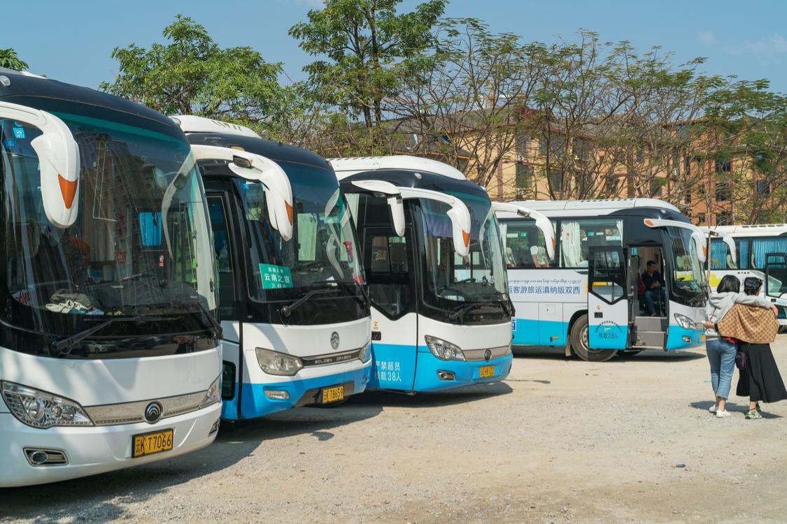 骂版纳是因为你没走出告庄玩版纳跟着小姐姐们走你才晓得味道