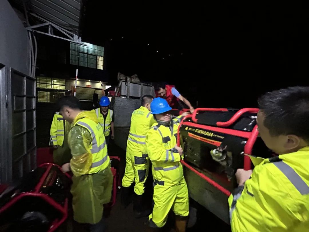 福建防御台风紧急倒计时,救援队支援福建抗击台风