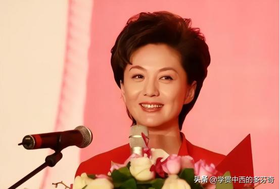 原央视主持人海霞近况,央视主持人海霞有几个儿女