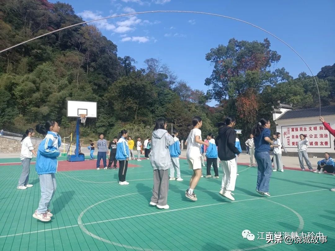 运动中挥洒青春,运动凝聚正能量田径运动会