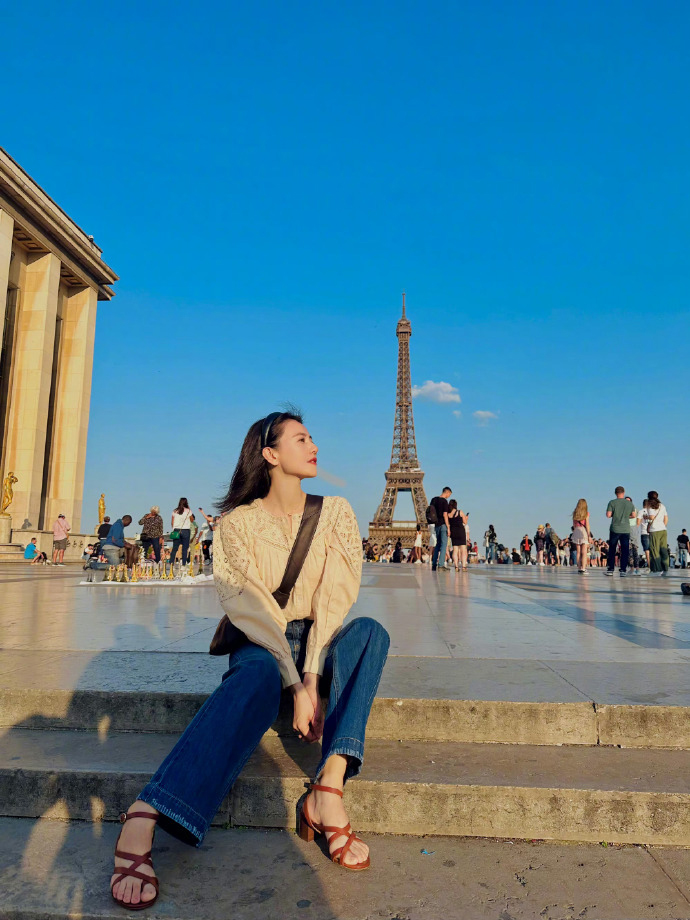 今年流行的松弛感穿搭太时髦了,适合30多岁女性的时尚穿搭