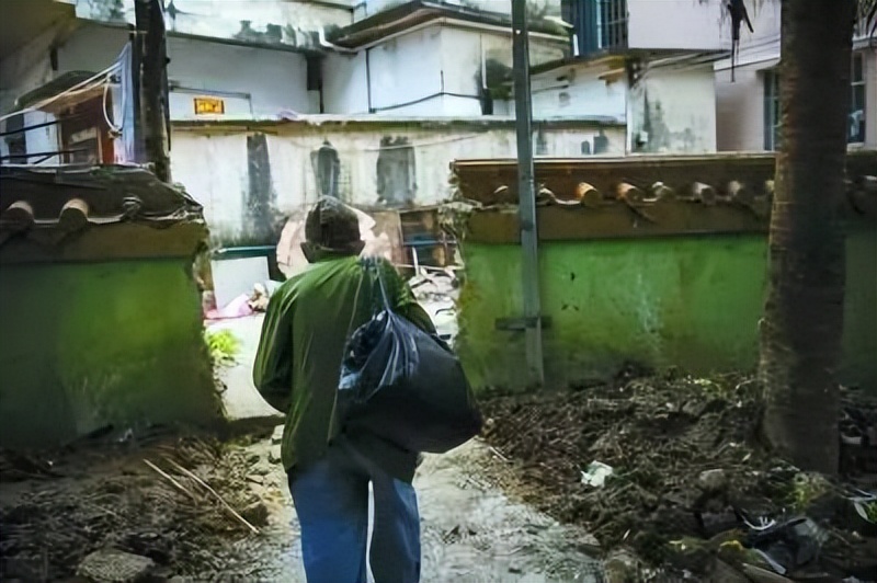 广美裸模爷爷，曾抗美援朝，拾过荒，中过毒，有90后女友