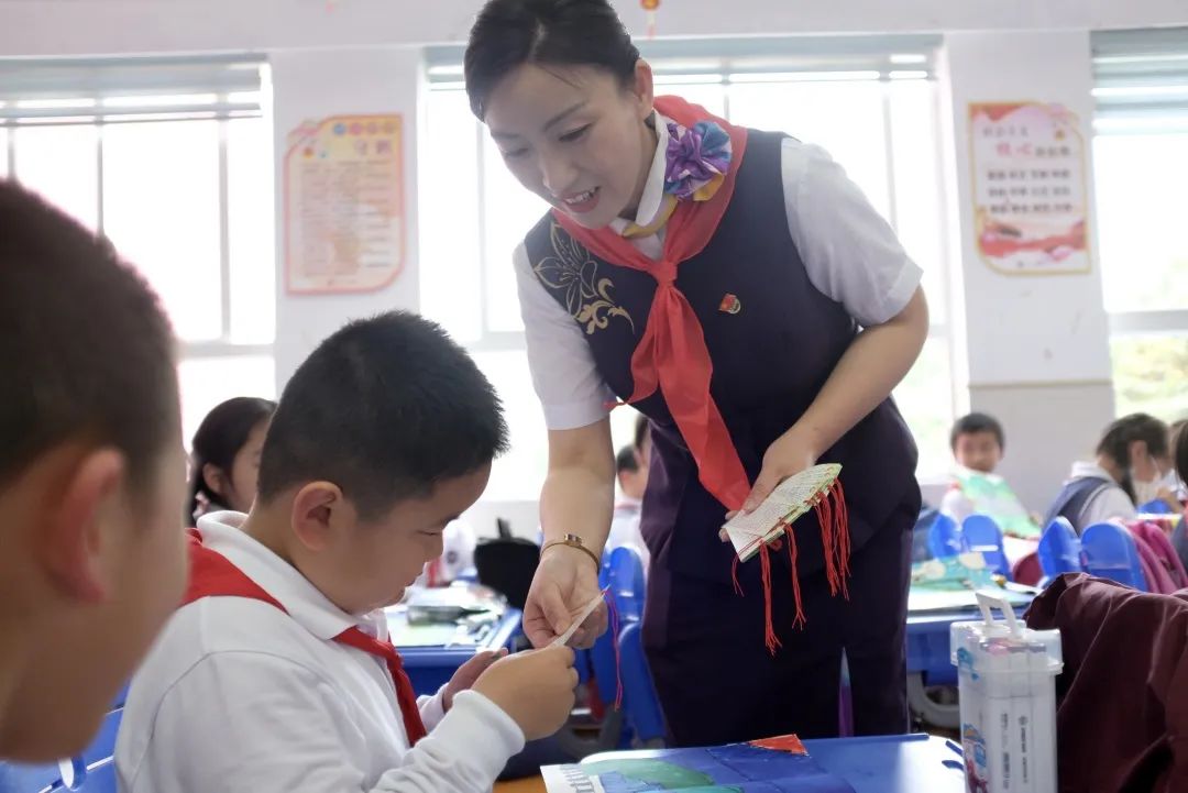 鏂版椂浠i搧璺鏍锋姹夌珯,椤捐搲涓婃捣閾佽矾妯¤寖