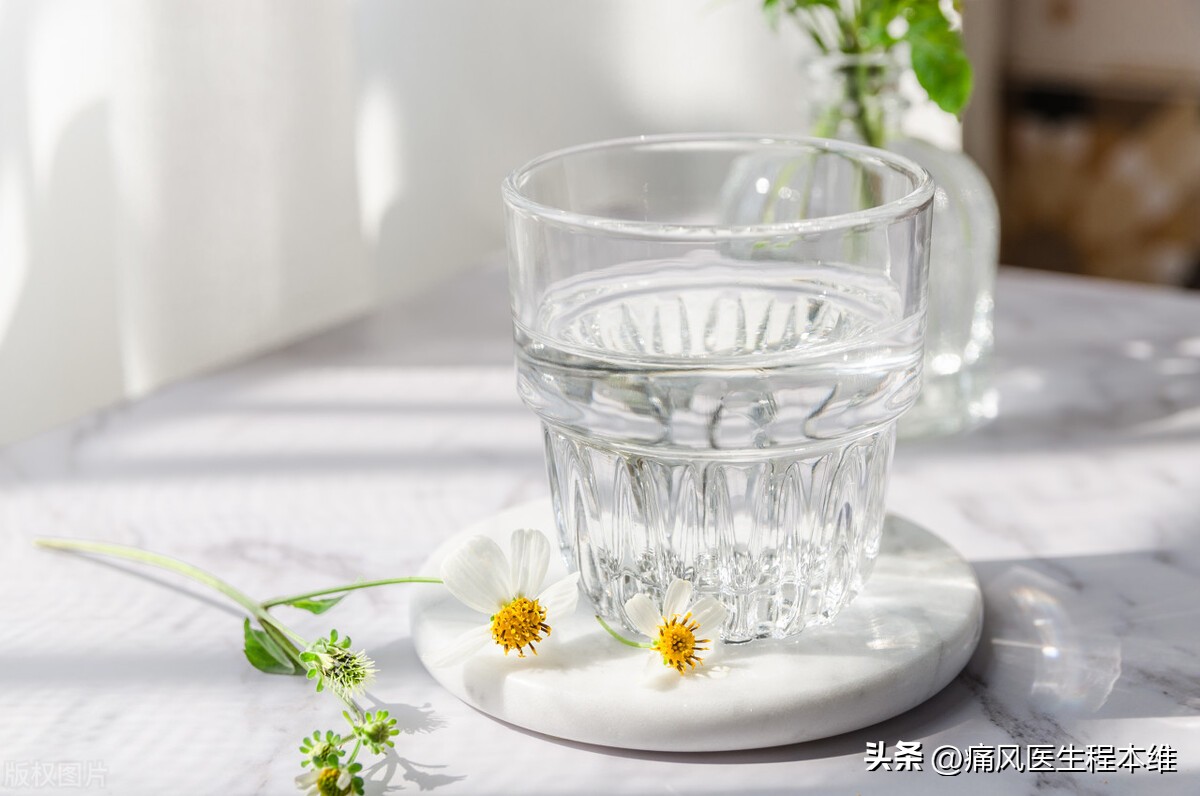 尿酸高手指关节痛与什么因素有关,尿酸高有遗传因素吗