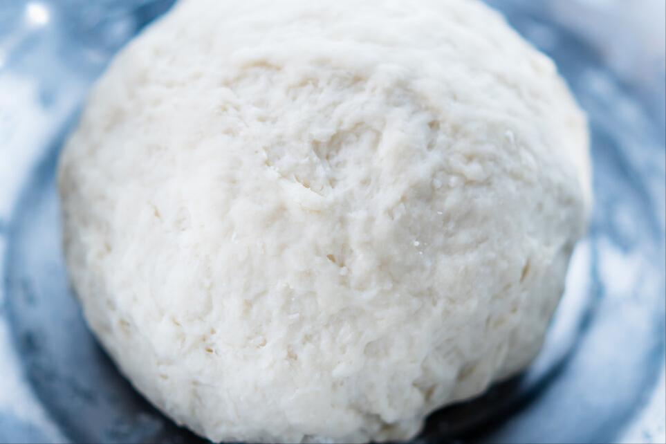 蒸青菜包子，为何总是发黄？教你2招，青菜翠绿不变色，香喷喷的