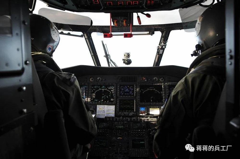 巴西海军接收新型H225M直升机，可挂载两枚飞鱼导弹打70千米