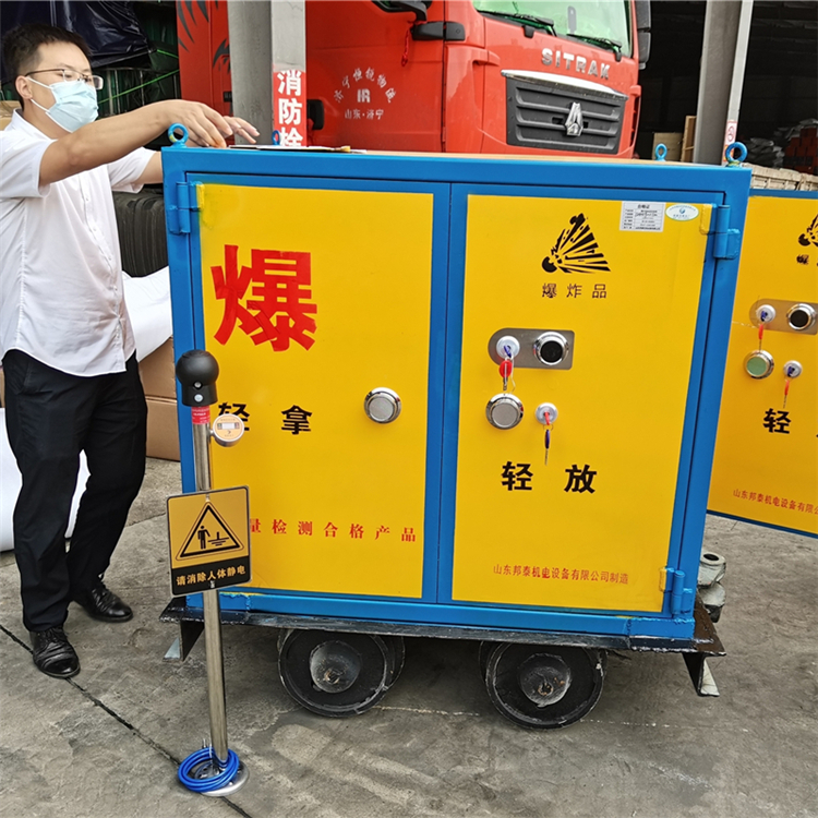 井下运输爆破物品牵引车,井下防爆危险品运输车