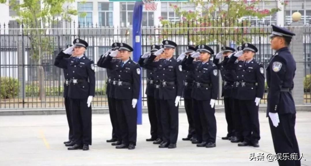 狱警与服刑人员家属联系规定要求,在监狱服刑能和狱警处好关系吗