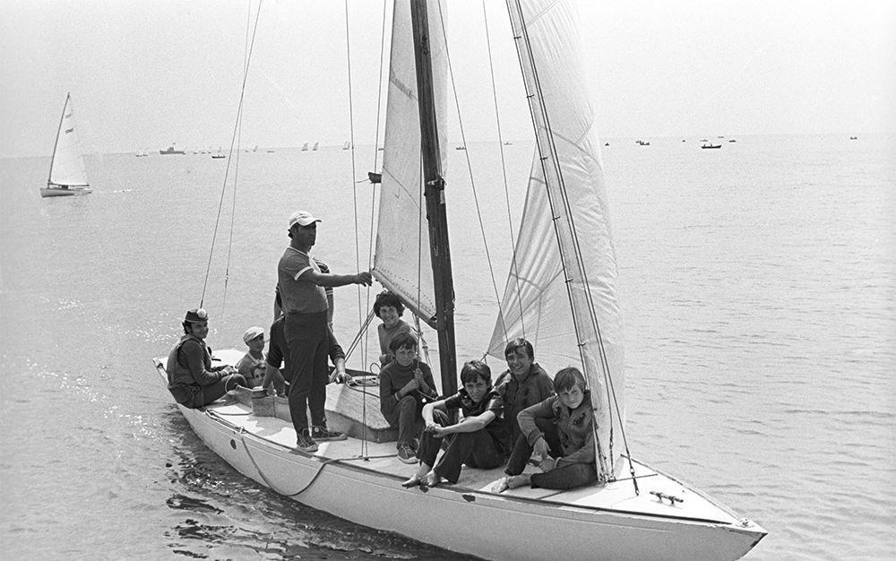 亚速钢铁厂有多少职工,亚速钢铁厂工人