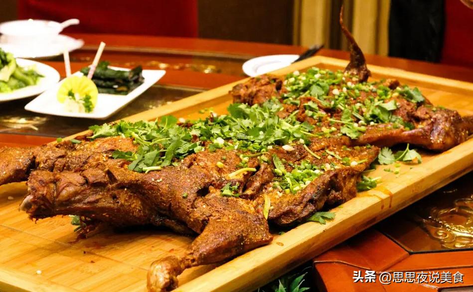 小伙回家参加婚礼,男子回老家参加婚宴