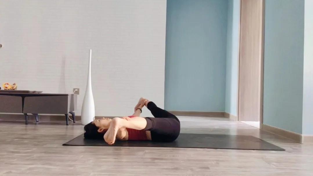 失眠多梦瑜伽动作,失眠睡前瑜伽姿势图解女