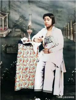 老日军女兵老照片,女子身着日本侵华军装露脸