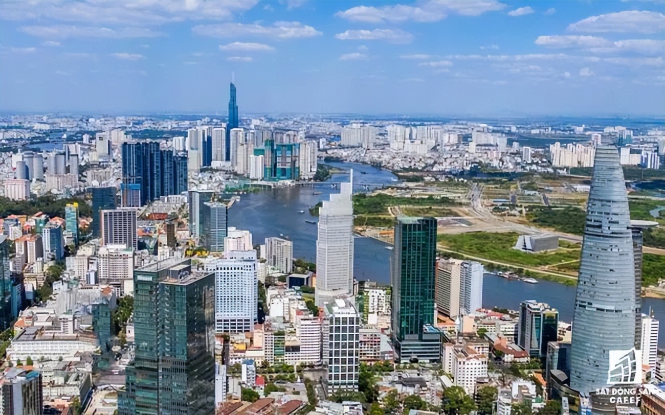 被房地产拖垮的小老板,被败家女人搞垮的富豪