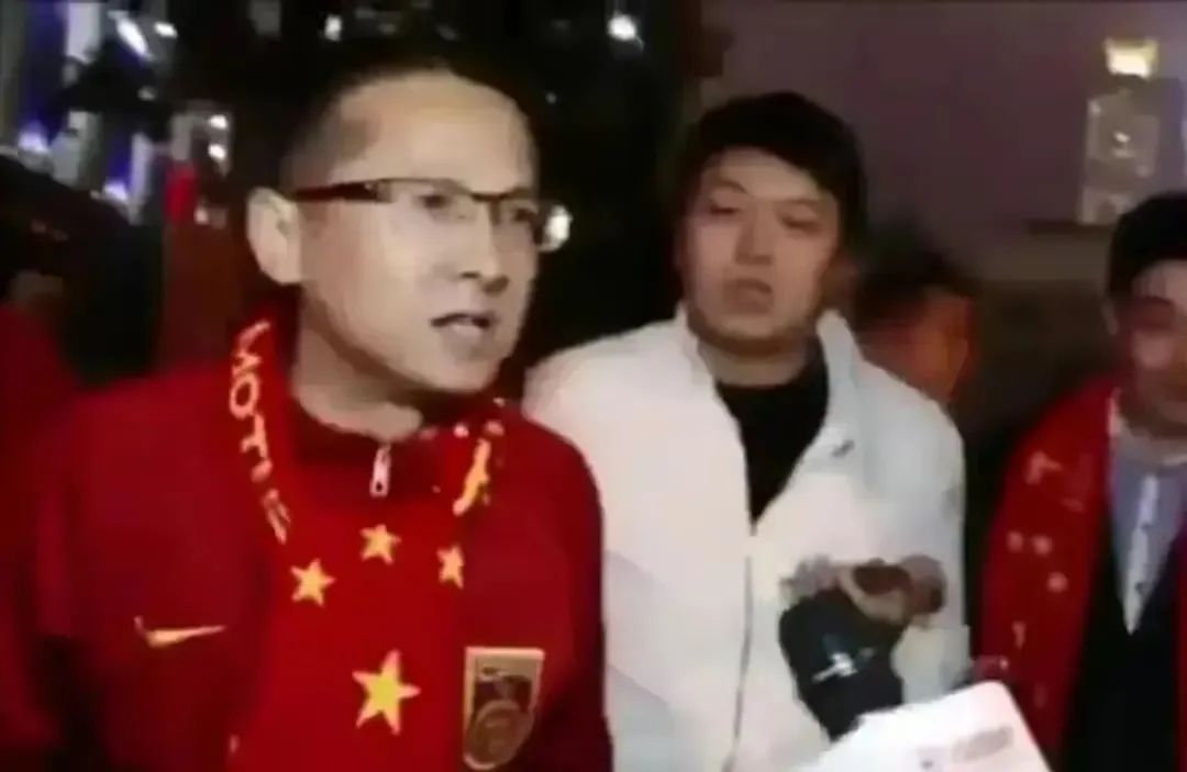 李佳航为国足发声图片,李佳航谈中国男足微博