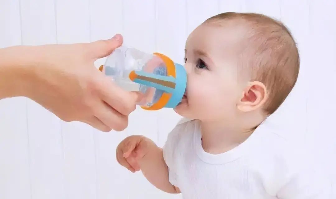 儿童用哪个牌子的塑料水杯最安全,十几块钱的塑料水杯可以用吗