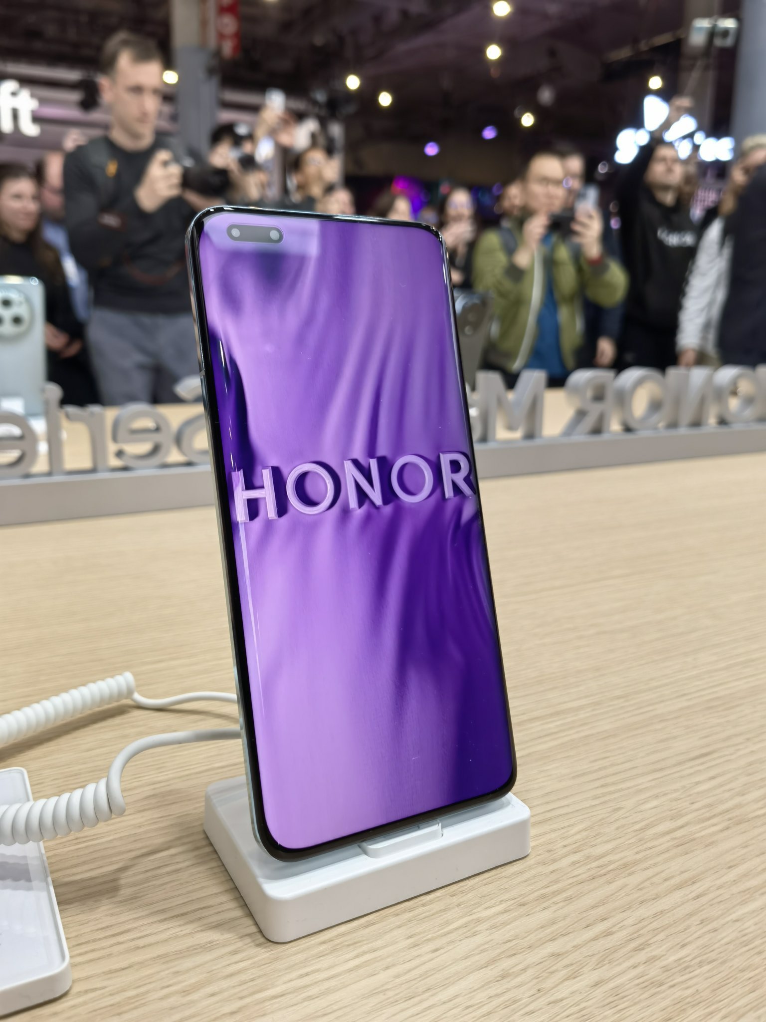 荣耀magic5pro王者120hz续航能力表现,荣耀magic5和magic5pro参数