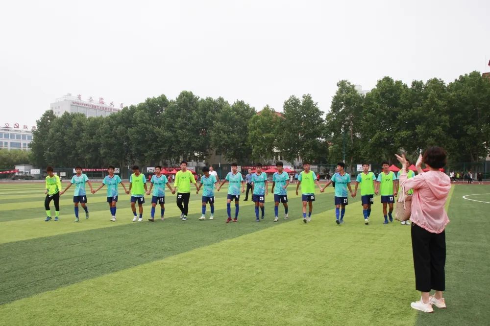 开封金明中学足球队的照片,金明中学足球队