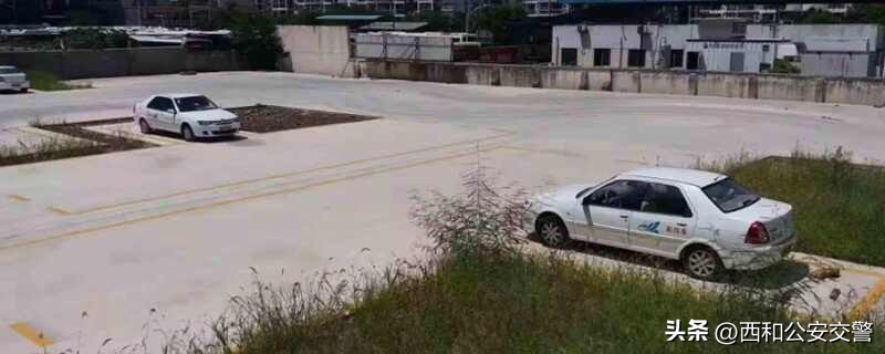 倒车入库左边宽右边窄怎么调,倒车入库左边宽了怎么打方向盘