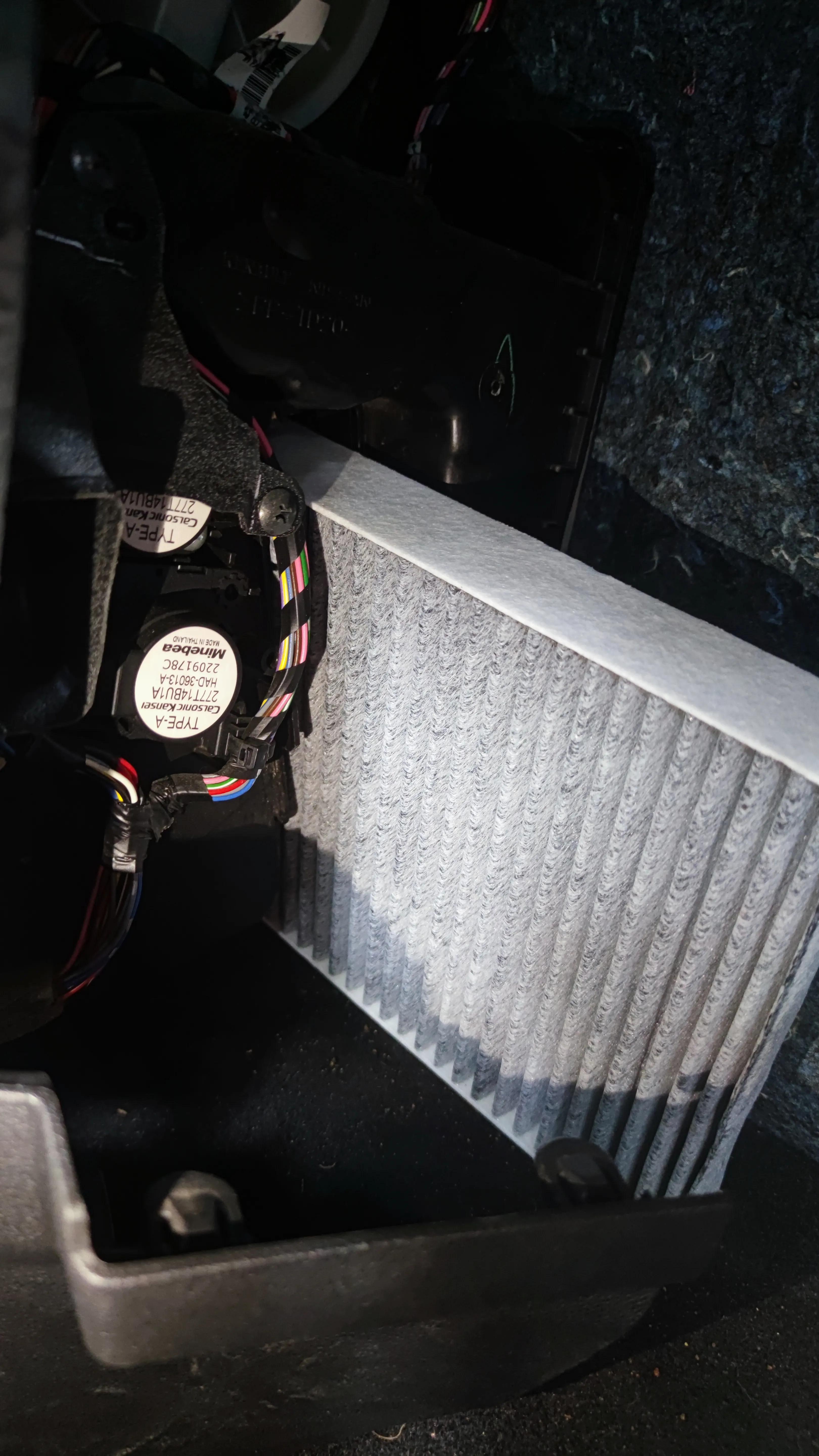 东风雷诺科雷傲空调滤芯在哪,2009年科雷傲空调滤芯在哪