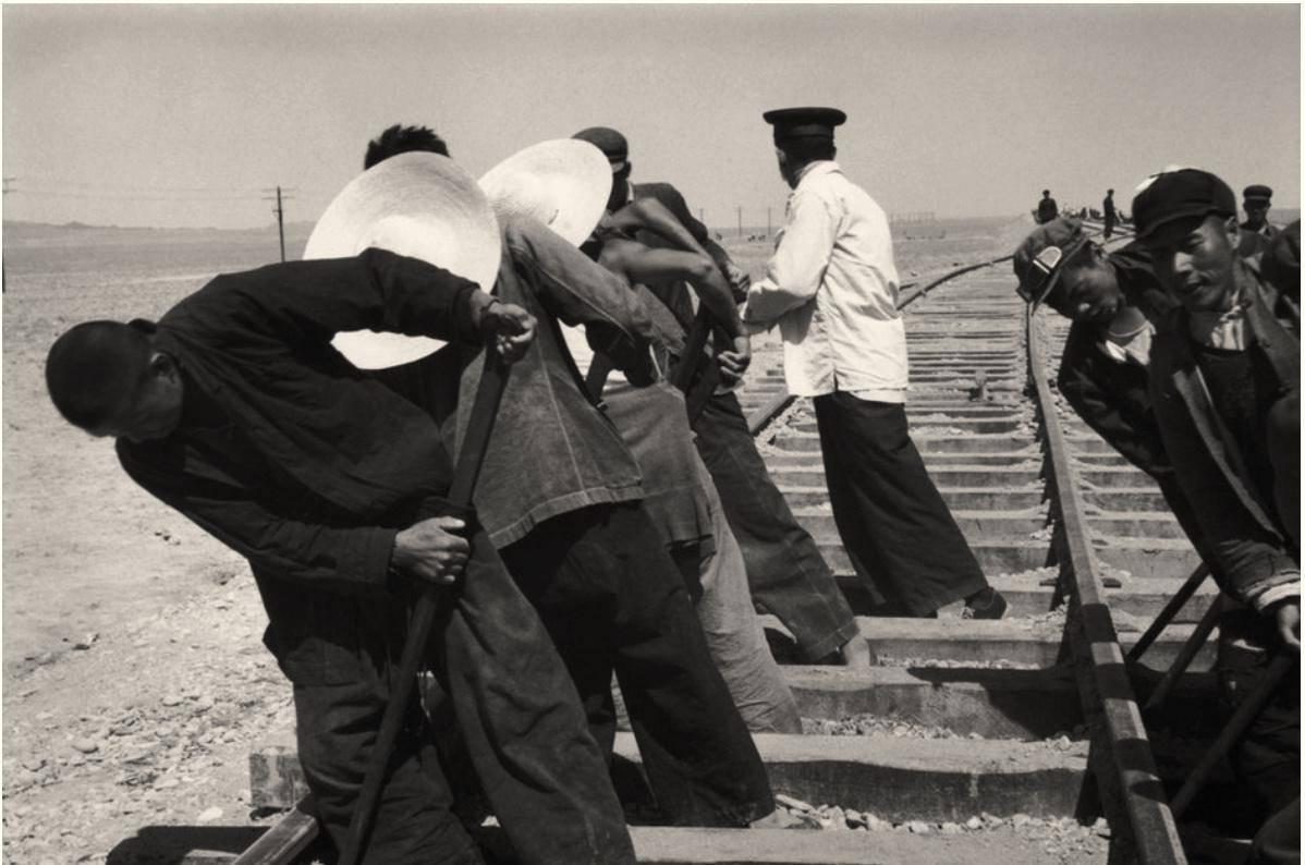 日军兽行：当着男人的面玷污了女儿，临走还残忍割下妻子乳房