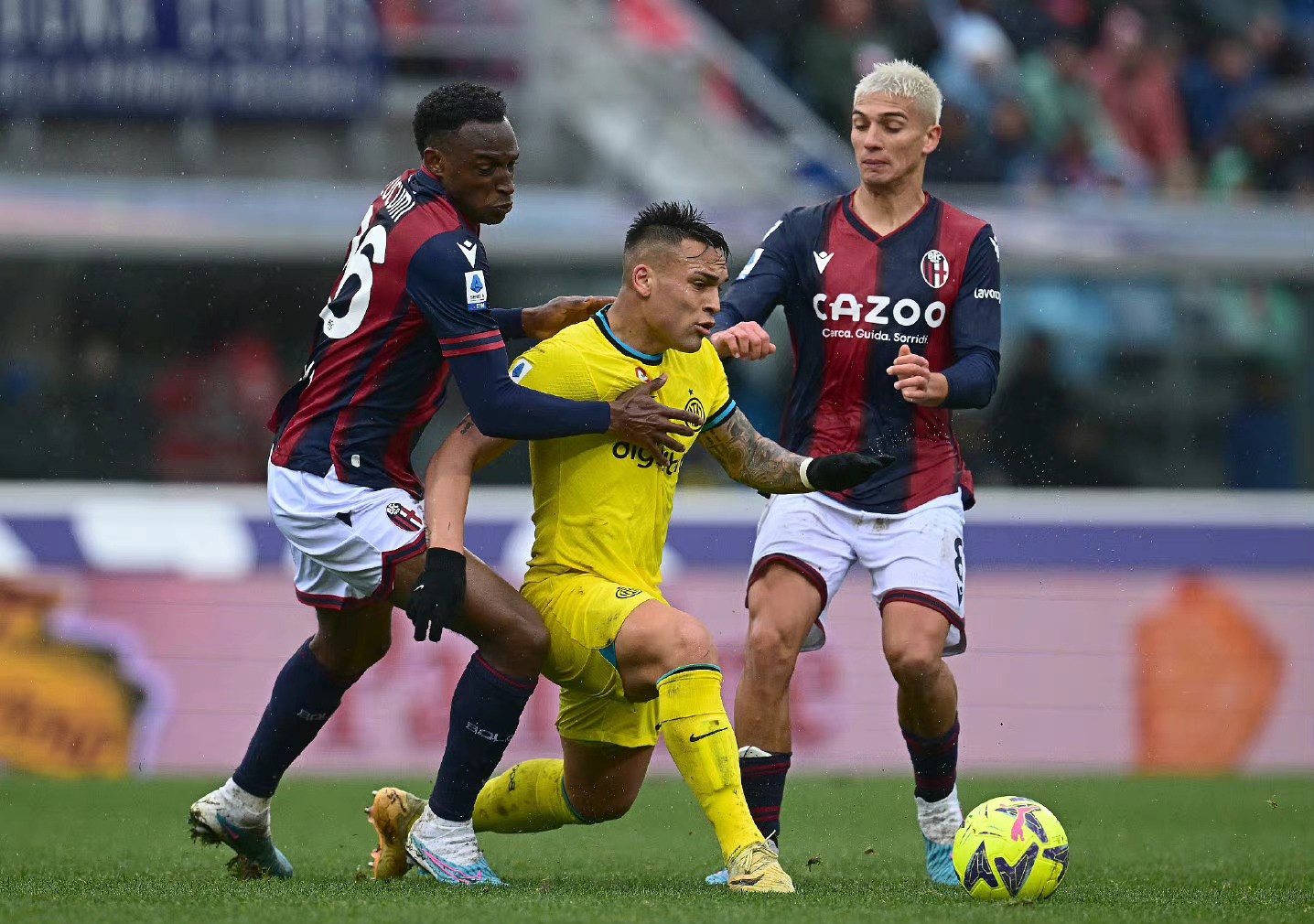 足坛精彩一夜曼城利物浦上演绝杀,足球史上惊天大逆转曼联