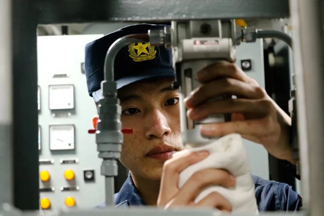 向日夜坚守边关的人民子弟兵致敬,春节向坚守岗位的人民子弟兵致敬