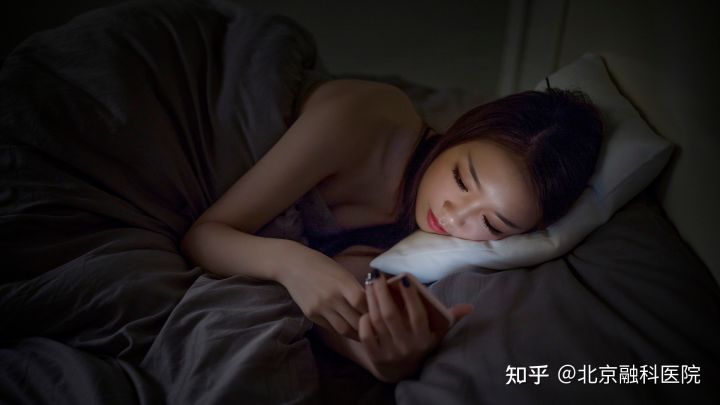 十几岁孩子熬夜玩手机危害,控制不住熬夜玩手机怎么办