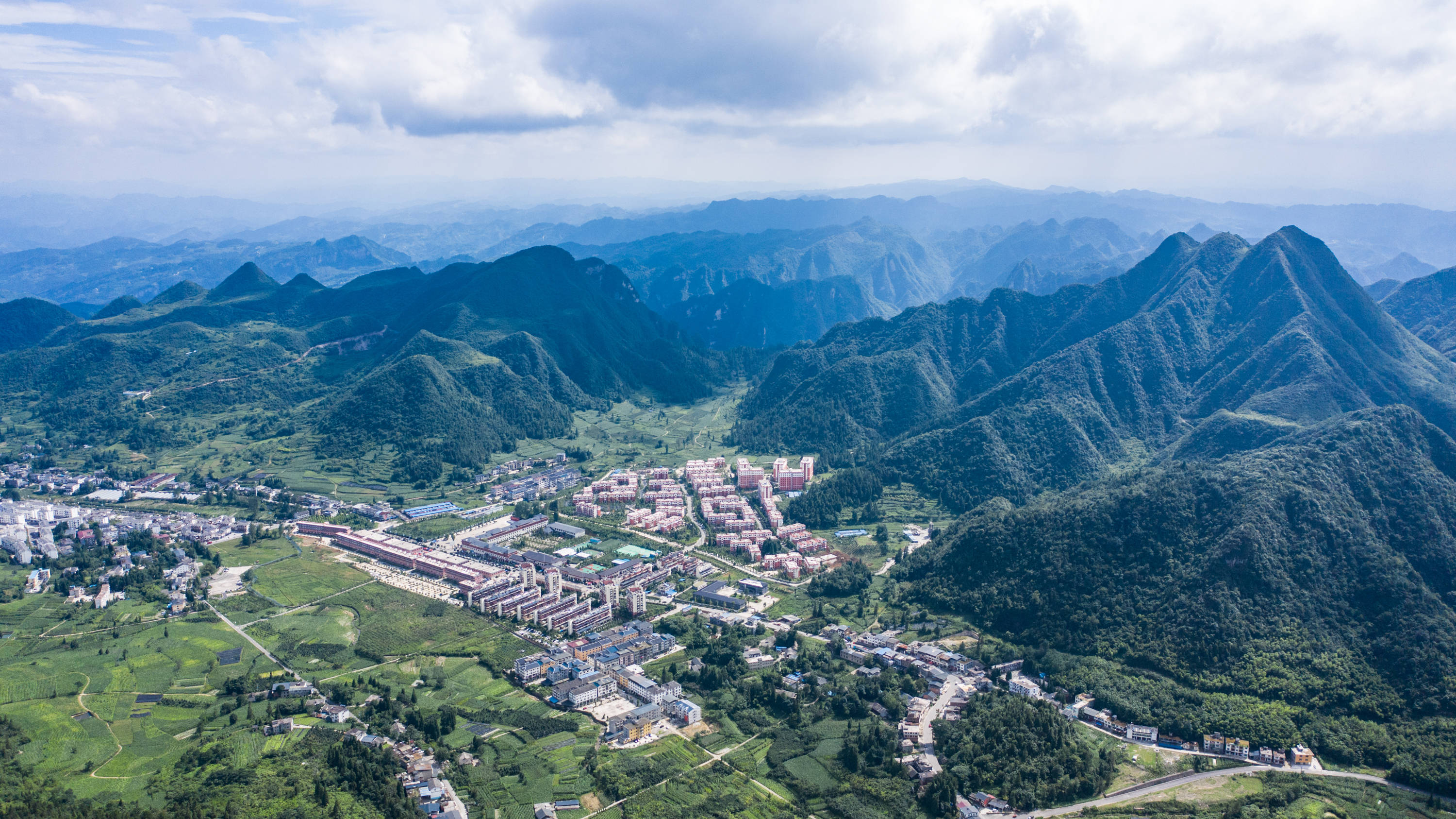 夏天去哪里游凉都六盘水,贵州六盘水哪个地方最凉快