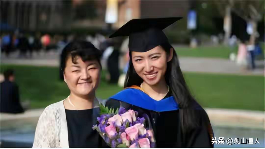 清华才女李一诺：18岁保送清华，四年生3个娃，替世界首富花钱