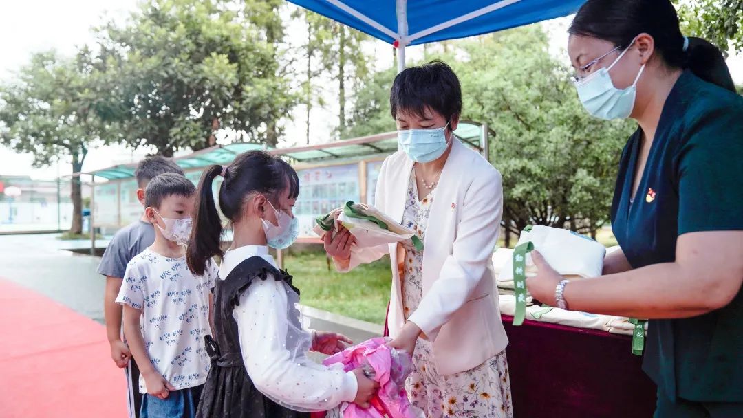 南京市江北新区六一小学：萌娃报道！这所小学的新生礼物惊喜满满