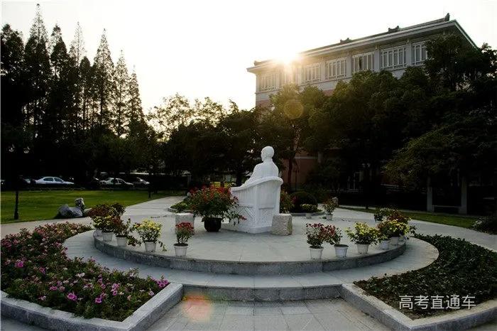 学院真的不如大学吗,学院一定不如大学吗